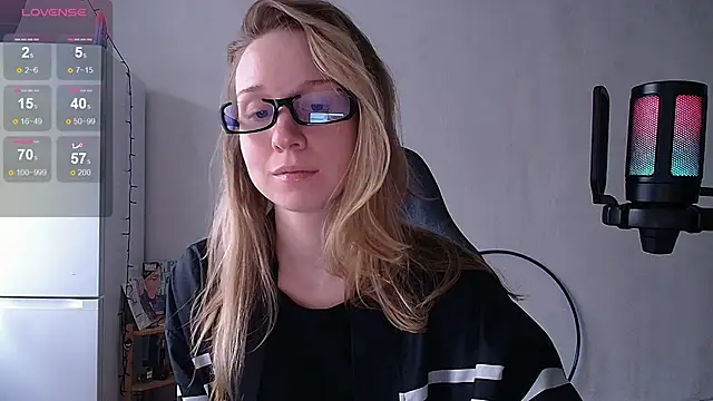 Snapshot of SatinSinner chatting on 03.23.26 SatinSinner online show from 03.23.26