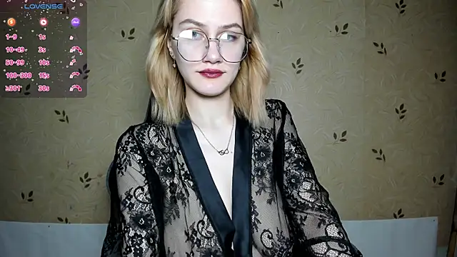 NicoleDaviss online show from 07.04.26