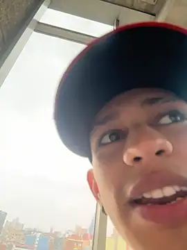 Snapshot of HarryGaze chatting on 03.24.26 HarryGaze online show from 03.24.26