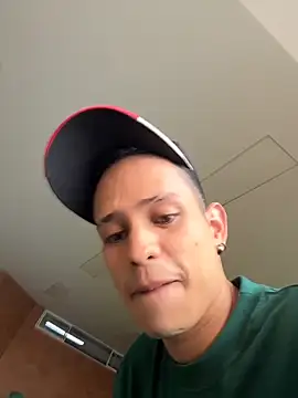 Snapshot of HarryGaze chatting on 03.28.26 HarryGaze online show from 03.28.26