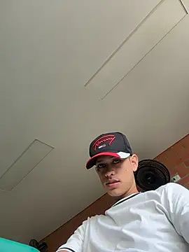 Snapshot of HarryGaze chatting on 04.14.26 HarryGaze online show from 04.14.26