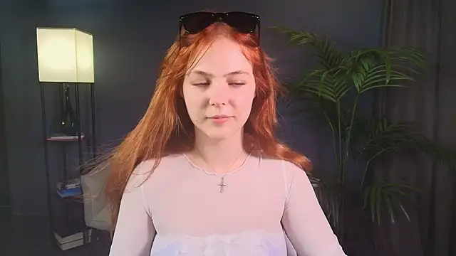 Elle Funning online show from 06.25.26