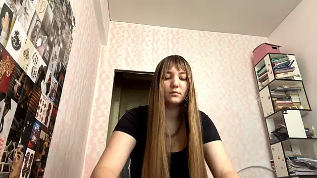 Snapshot of JanineThielman chatting on 06.04.26 JanineThielman online show from 06.04.26