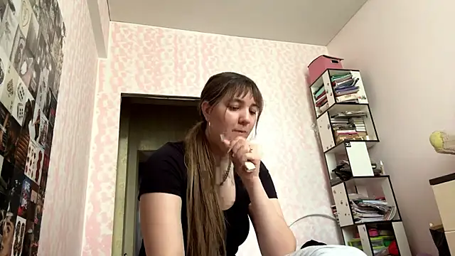 Snapshot of JanineThielman chatting on 06.06.26 JanineThielman online show from 06.06.26