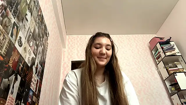 Snapshot of JanineThielman chatting on 06.13.26 JanineThielman online show from 06.13.26