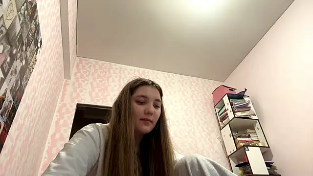 Snapshot of JanineThielman chatting on 06.14.26 JanineThielman online show from 06.14.26