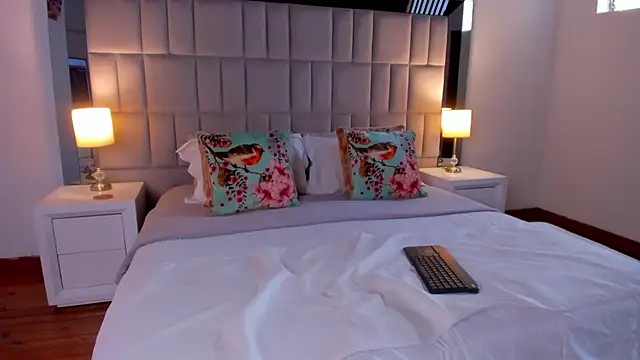 Tiffanyy Lam online show from 03.04.26