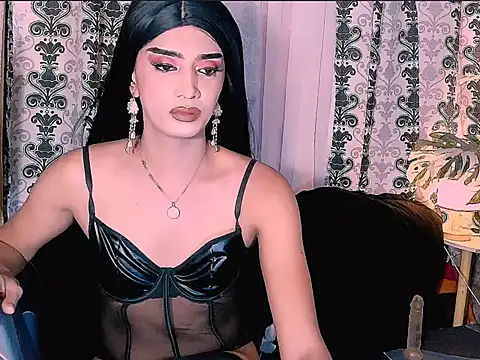 Queeny Cassandra online show from 06.16.26
