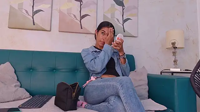 Snapshot of emily_gaviria1 chatting on 07.30.26 emily gaviria1 online show from 07.30.26