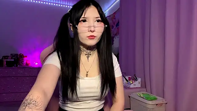 Snapshot of AlexaTripi chatting on 03.05.26 AlexaTripi online show from 03.05.26