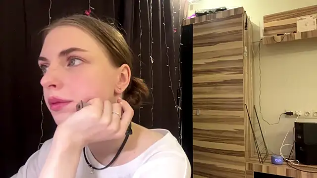 PollyDream online show from 03.04.26