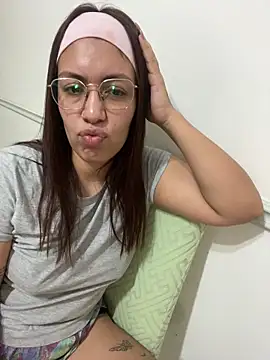 Snapshot of DimeAria chatting on 03.01.26 DimeAria online show from 03.01.26