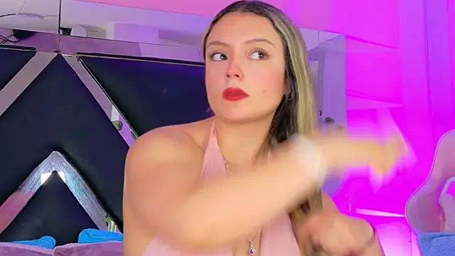 Giigii Hadid  online show from 03.07.26