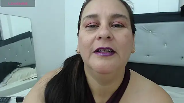 Snapshot of Sharlot_curvy chatting on 05.08.26 Sharlot curvy online show from 05.08.26