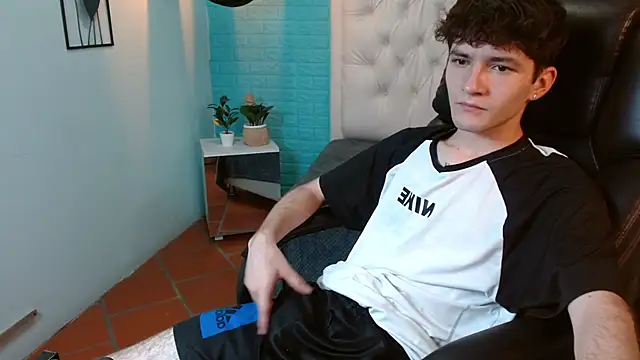 Snapshot of trevor_mob chatting on 05.14.26 trevor mob online show from 05.14.26