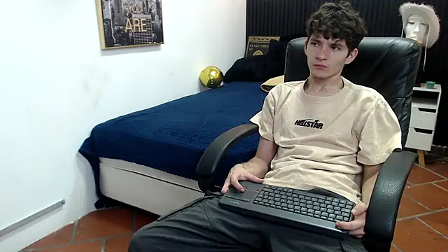 Snapshot of trevor_mob chatting on 06.02.26 trevor mob online show from 06.02.26