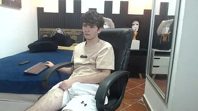 Snapshot of trevor_mob chatting on 06.06.26 trevor mob online show from 06.06.26
