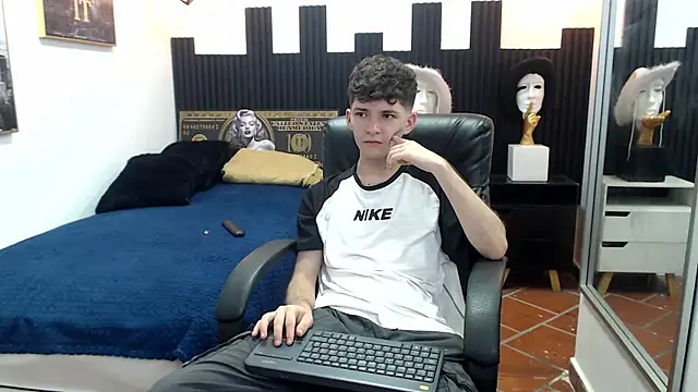 Snapshot of trevor_mob chatting on 06.09.26 trevor mob online show from 06.09.26