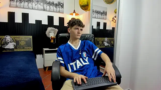 Snapshot of trevor_mob chatting on 06.17.26 trevor mob online show from 06.17.26