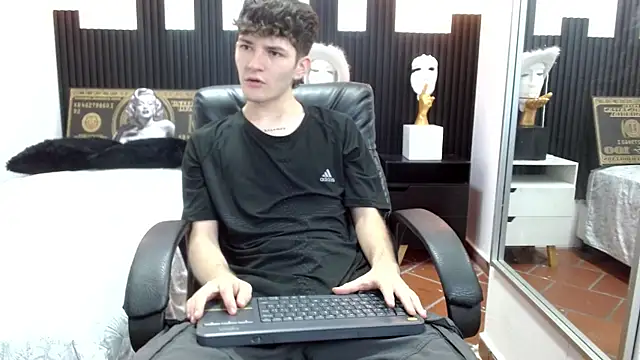 Snapshot of trevor_mob chatting on 06.28.26 trevor mob online show from 06.28.26