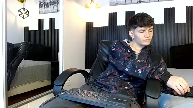 Snapshot of trevor_mob chatting on 07.23.26 trevor mob online show from 07.23.26