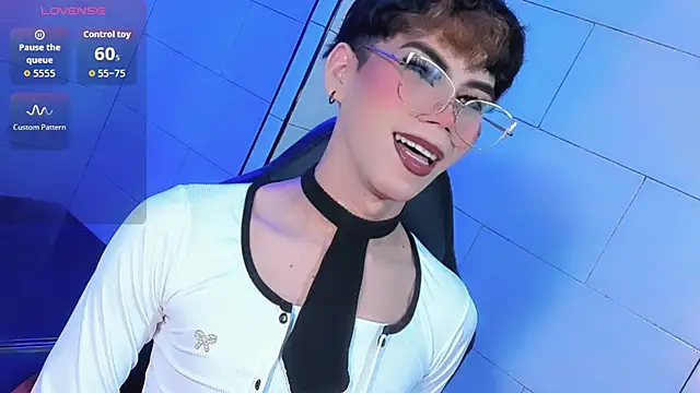 Snapshot of Gema_Jones_ chatting on 06.27.26 Gema Jones online show from 06.27.26