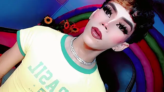 Snapshot of Gema_Jones_ chatting on 07.15.26 Gema Jones online show from 07.15.26