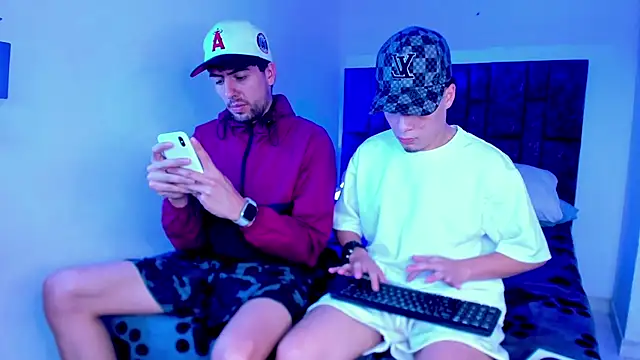 Snapshot of alex_and_christhoper chatting on 03.27.26 alex and christhoper online show from 03.27.26