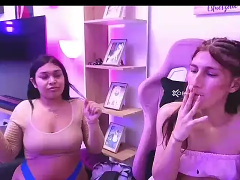 Snapshot of The_Wicked_Queens02 chatting on 03.04.26 The Wicked Queens02 online show from 03.04.26