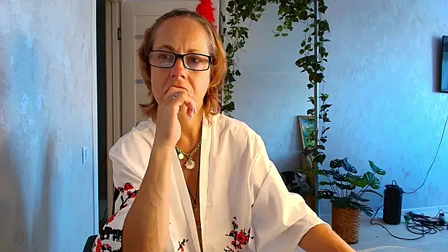 Snapshot of LioraWeiss chatting on 07.21.26 LioraWeiss online show from 07.21.26