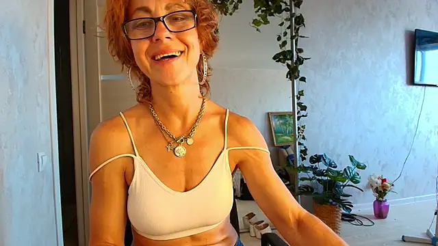 Snapshot of LioraWeiss chatting on 07.28.26 LioraWeiss online show from 07.28.26