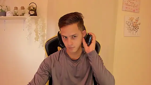 sexy andres01 online show from 05.06.26