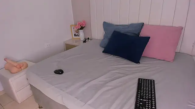 sophia walkett  online show from 06.27.26