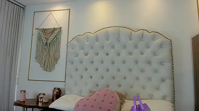 Sara funy online show from 04.28.26