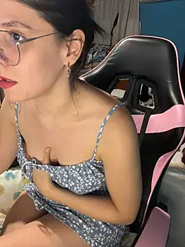 Snapshot of MysticKitty7 chatting on 04.04.26 MysticKitty7 online show from 04.04.26