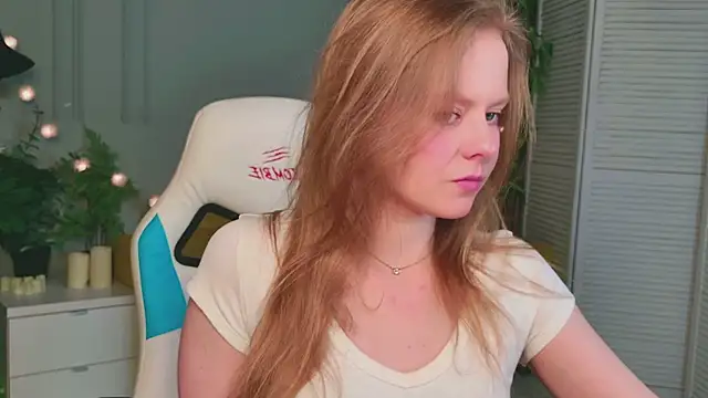Sophie Peach  online show from 04.25.26