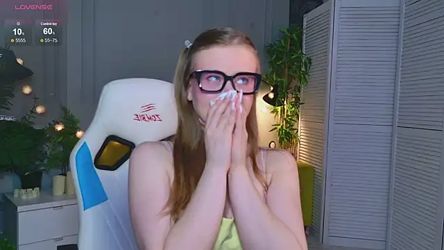 Sophie Peach  online show from 04.26.26