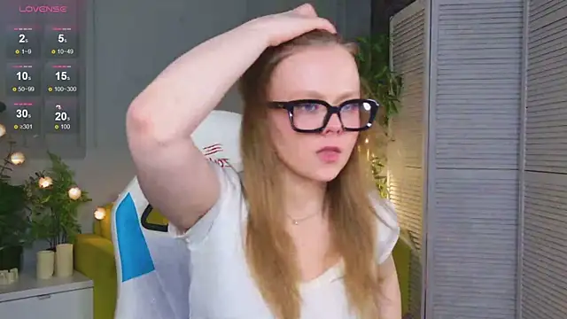 Sophie Peach  online show from 04.27.26