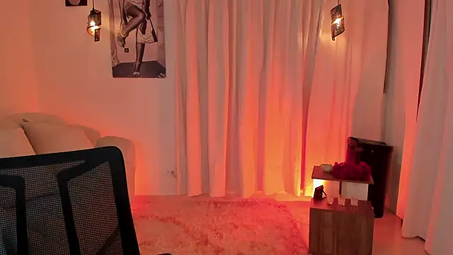 Snapshot of IsabellaLux_ chatting on 06.18.26 IsabellaLux online show from 06.18.26