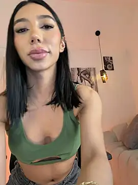 Snapshot of IsabellaLux_ chatting on 07.23.26 IsabellaLux online show from 07.23.26