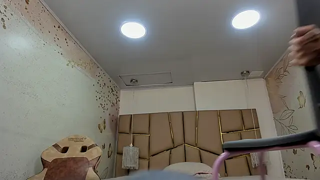 Meredith Huntt online show from 03.06.26