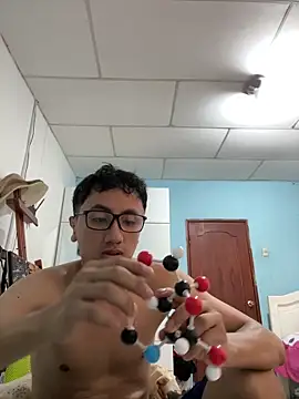 Snapshot of Gonzalogz chatting on 05.08.26 Gonzalogz online show from 05.08.26