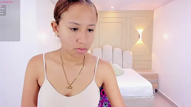 LESLYSIMPSON online show from 05.05.26