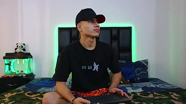 Dereek Hot online show from 03.18.26