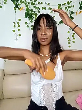 Snapshot of TinnaPeyton chatting on 04.08.26 TinnaPeyton online show from 04.08.26