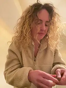 curlyirishgirl online show from 03.12.26