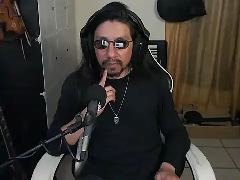 Snapshot of AntuanSV chatting on 03.05.26 AntuanSV online show from 03.05.26