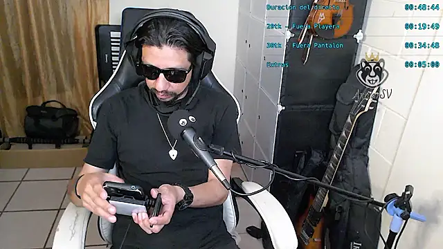 Snapshot of AntuanSV chatting on 03.14.26 AntuanSV online show from 03.14.26