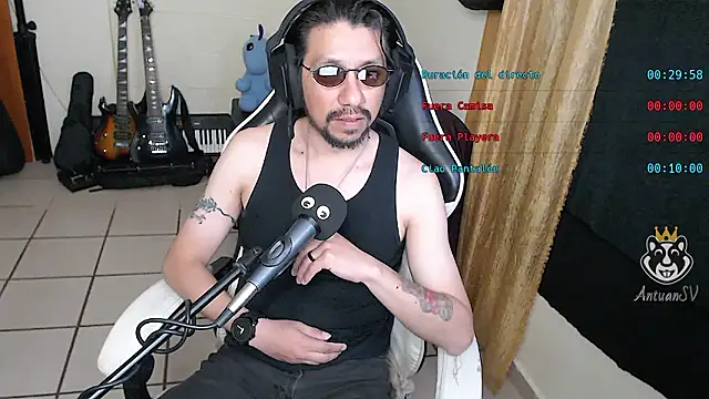 Snapshot of AntuanSV chatting on 03.16.26 AntuanSV online show from 03.16.26