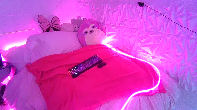 Moongirl117 online show from 02.28.26